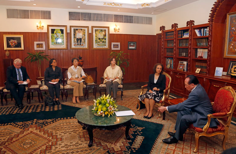 Foreign Minister Hor Namhong, far right, speaks Thursday with, right to left, Claire Van der Vaeren, the UN's resident coordinator in Cambodia, Rana Flowers, country representative for Unicef, Wan-Hea Lee, country representative for the UN's High Commissioner for Human Rights, Wenny Kusuma, country director of UN Women, and Marc Derveeuw, country representative for the UN Population Fund. (Siv Channa/The Cambodia Daily)