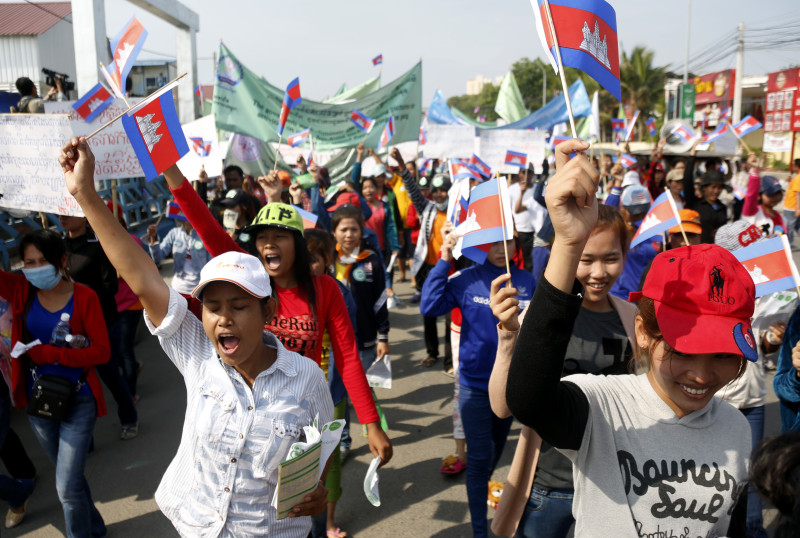 Workers take part in a march to the National Assembly to mark Labor Day. About 3,000 workers took part in three demonstrations held in Phnom Penh. (Siv Channa/The Cambodia Daily)