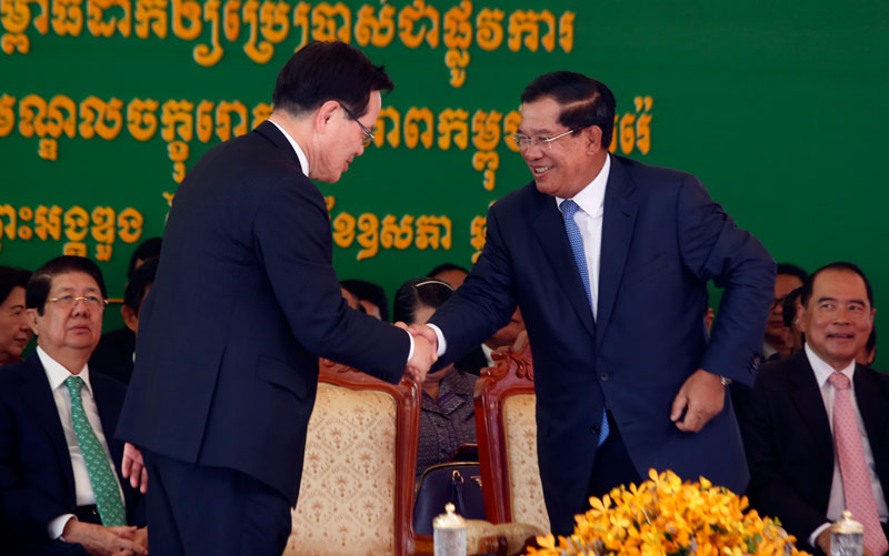 Prime Minister Hun Sen greets Chung Ui-hwa, speaker of South Korea's National Assembly, at the inauguration of a $5.5-million eye clinic in Phnom Penh on Wednesday. (Siv Channa/The Cambodia Daily)