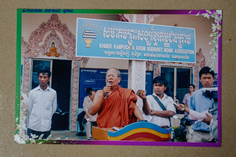 he late Yoeung Sin gives a speech at Wat Samakki Raingsey in the early 2000s. (Siv Channa/The Cambodia Daily)