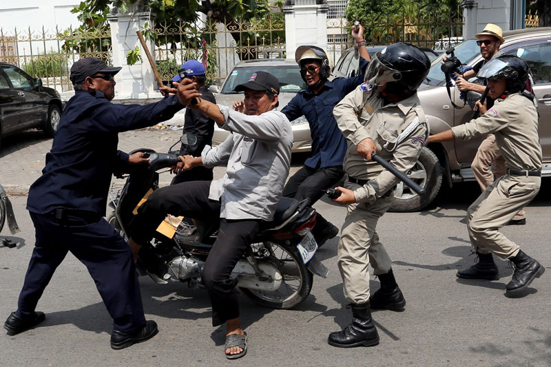 Daun Penh district security guards surround and beat a man on May 1 last year, shortly after opposition leader Sam Rainsy led a Labor Day march from Phnom Penh's Freedom Park. (Siv Channa/The Cambodia Daily)