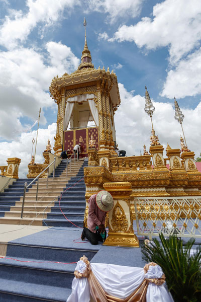 Workers put finishing touches on a funeral pyre for late CPP President Chea Sim at Phnom Penh's Wat Botum park on Wednesday. (Siv Channa/The Cambodia Daily)