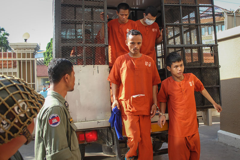 Hin Chan, center, arrives at the Phnom Penh Municipal Court on Thursday for his sentencing on charges over his role in the Khmer National Liberation Front. (Siv Channa/The Cambodia Daily)