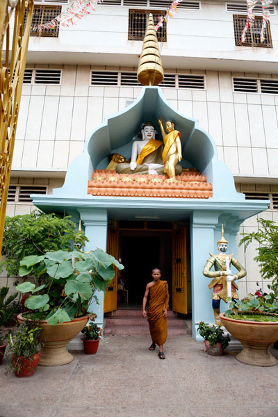 Path of Faith 3 A monk in front of Wat Botum, the seat of the Buddhist sect Thommayut (Siv Channa/The Cambodia Daily)