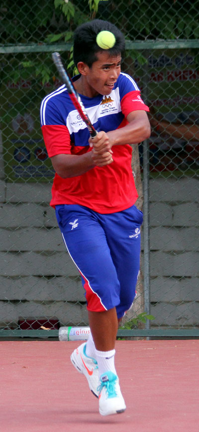 Tennis player Delton Kim trains at Phnom Penh’s Olympic Stadium last week. (Siv Channa/The Cambodia Daily)