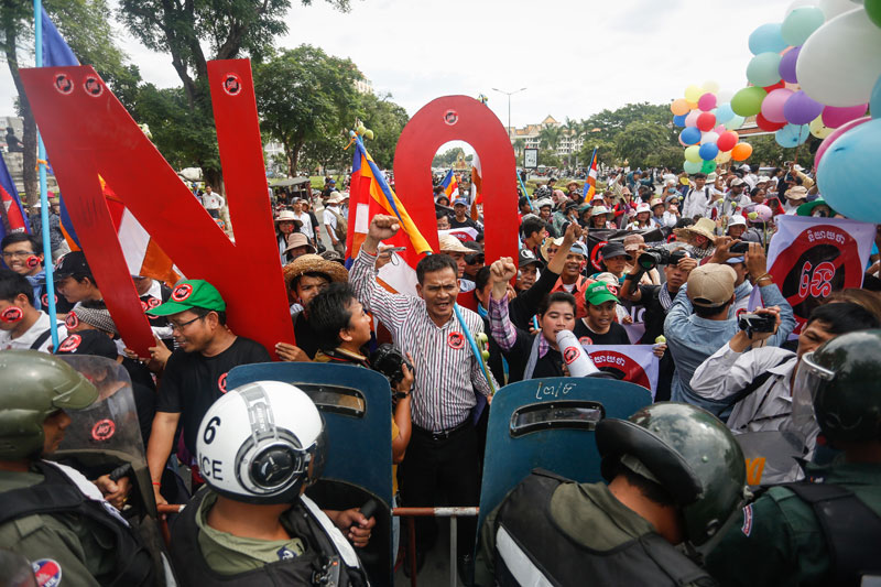 Protesters demonstrate in Phnom Penh on Monday morning against a law that aims to strictly regulate NGOs and associations, which was passed by all 68 CPP lawmakers later in the day. (Siv Channa/The Cambodia Daily)