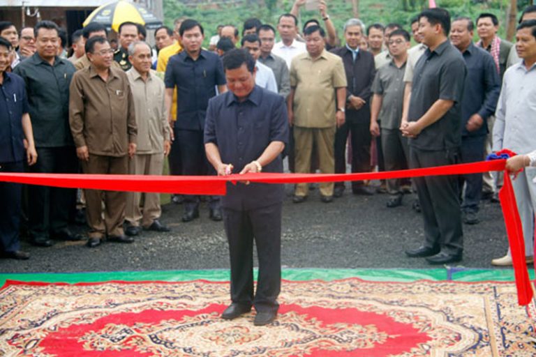 Lawmaker Asks PM for Probe of Try Pheap’s SEZ