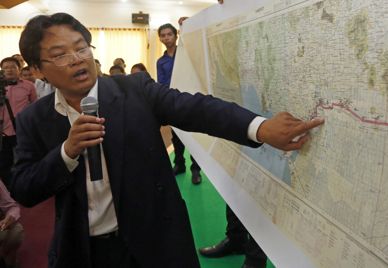 Sok Touch points to a map of Cambodia’s border on Friday during a press conference at the Royal Academy in Phnom Penh. (Siv Channa/The Cambodia Daily)