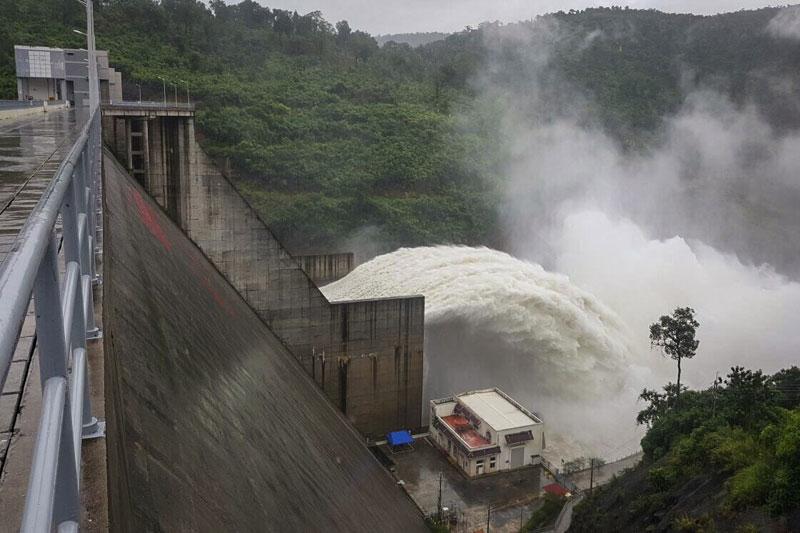Water spews from the Kamchay Hydropower Dam in Kampot province on Wednesday morning after its sluice gates were opened to relieve pressure caused by heavy rain. (Photo supplied)