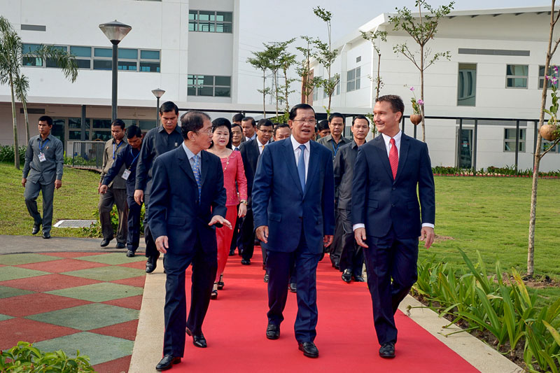 Prime Minister Hun Sen walks on the new campus of the International School of Phnom Penh in Meanchey district on Saturday. (Kem Sovannara)