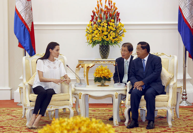 Angelina Jolie-Pitt and Prime Minister Hun Sen speak at Mr Hun Sen's office building in Phnom Penh on Thursday. (Pring Samrang/Reuters)