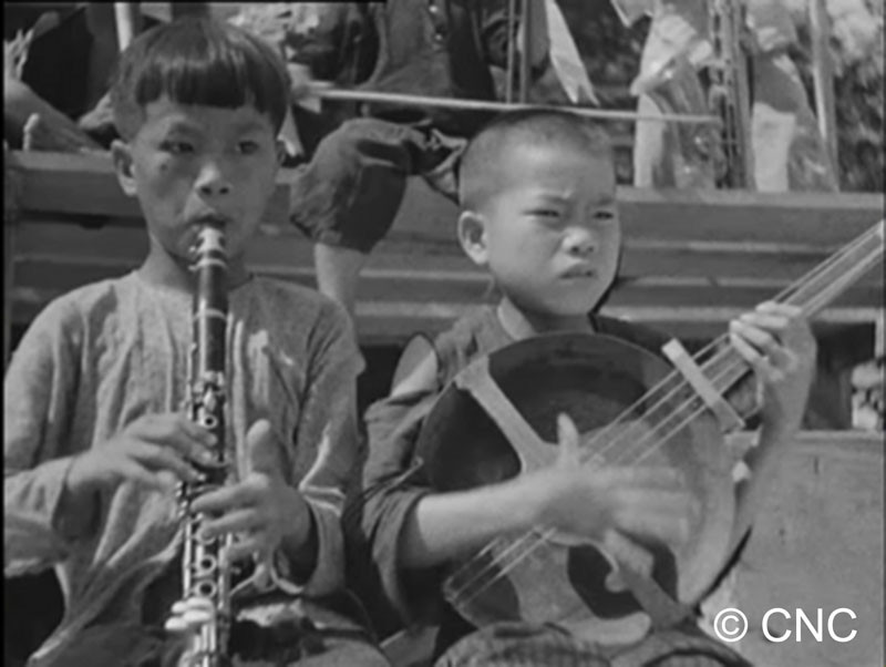 A still image from 'Harmonieux ombrages d'Indochine,' or 'Harmonious Shades of Indochina'