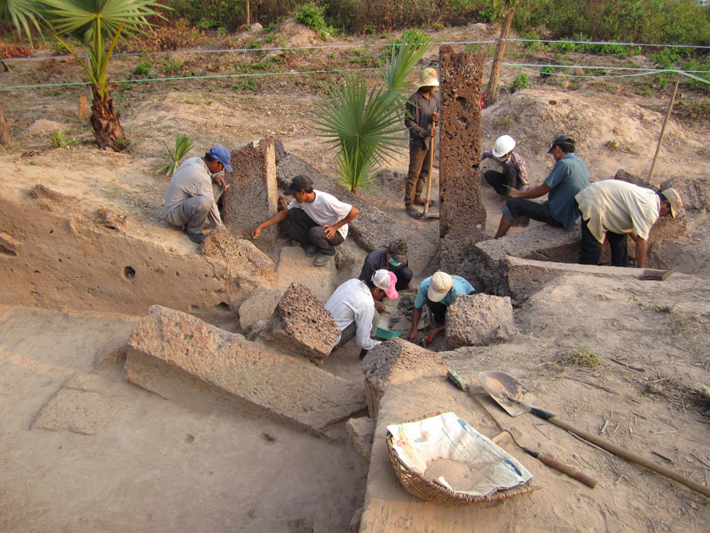 Workers excavate the Prasat Komnap South site at the Angkor Archeological Park in Siem Reap province. (Ecole Francaise d’Extreme-Orient)
