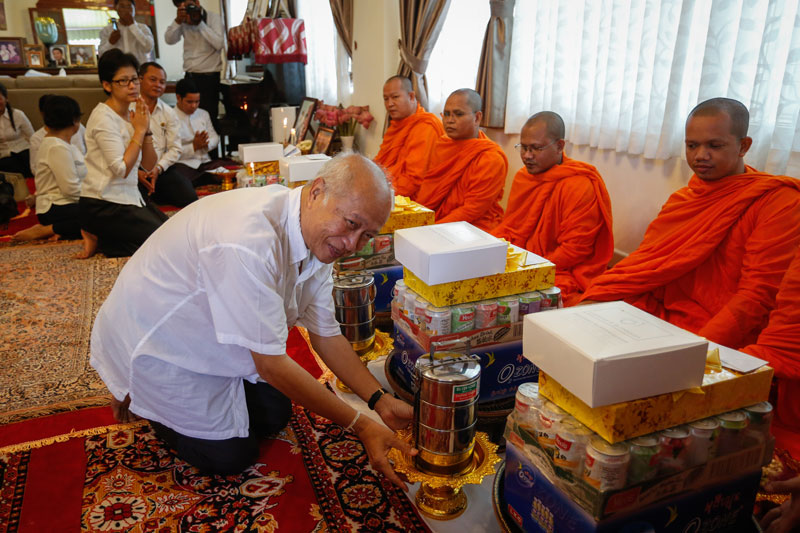 Prince Norodom Ranariddh offers food to monks at his home in Phnom Penh on Thursday to commemorate the anniversary of the death of King Norodom Sihanouk in 2012. (Siv Channa/The Cambodia Daily)