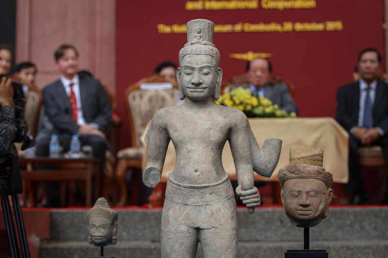 A statue returned to Cambodia by Norwegian businessman Morten Bosterud is displayed during a ceremony at the National Museum in Phnom Penh Tuesday. (Siv Channa)