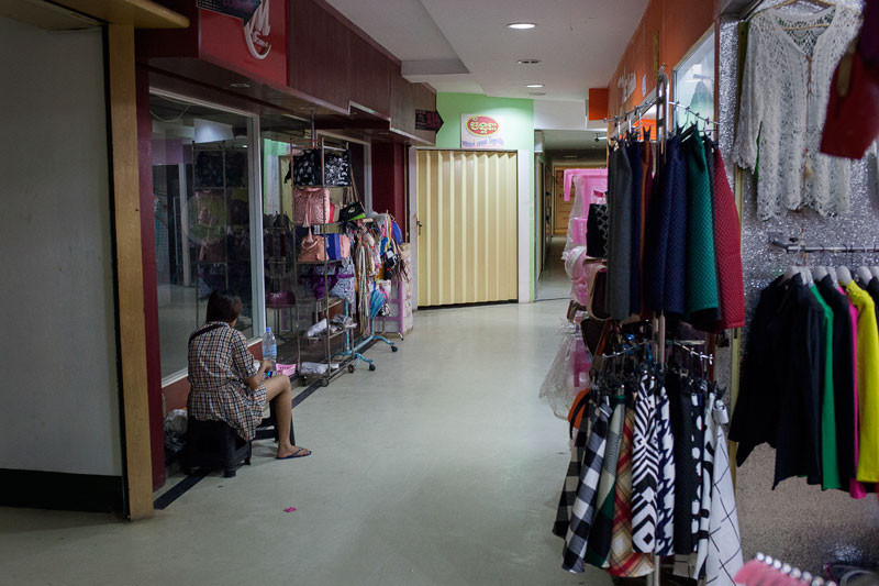 Clothing shops in Paragon mall (Jens Welding Ollgaard/The Cambodia Daily)