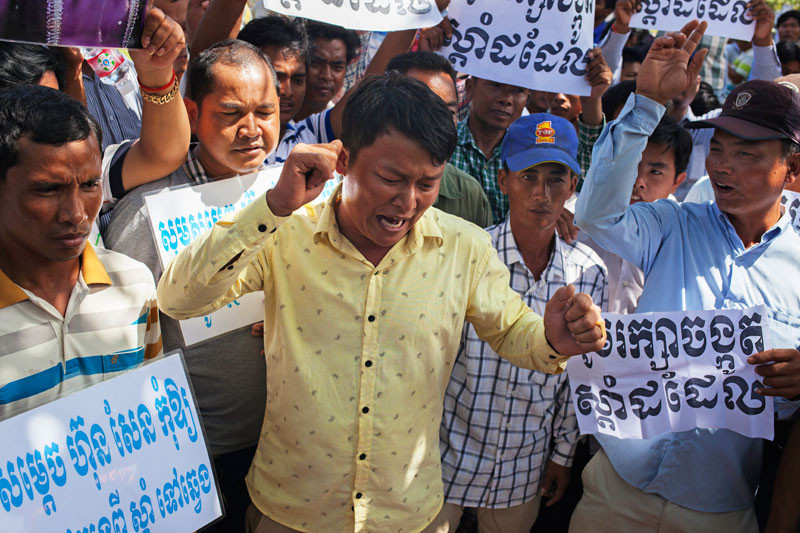 Truck drivers and owners seeking a tax break from the government rally at Wat Botum Park in Phnom Penh on Wednesday. (Jens Welding Ollgaard/The Cambodia Daily)