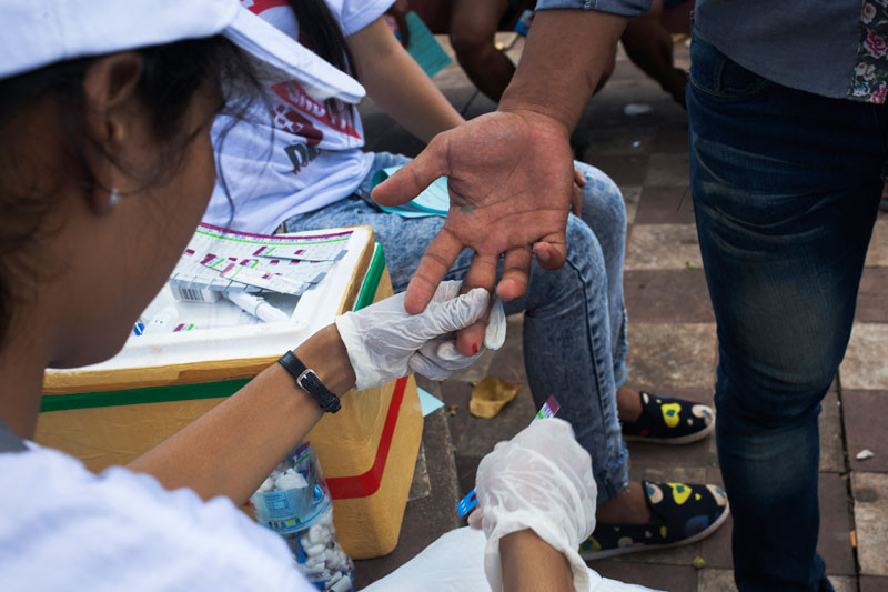 A boatman receives an HIV test during the Water Festival in Siem Reap City on Tuesday. (Jens Welding Ollgaard/The Cambodia Daily)