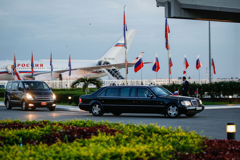 Russian Prime Minister Dmitry Medvedev's limousine leaves Phnom Penh International Airport on Monday. (Siv Channa/The Cambodia Daily)