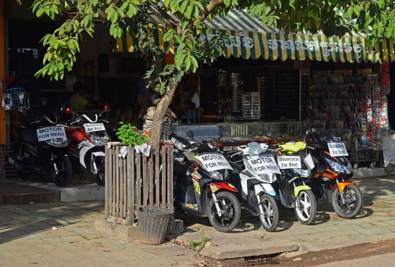 Ban on Siem Reap Tourist Moto Rental Stands Despite Violations