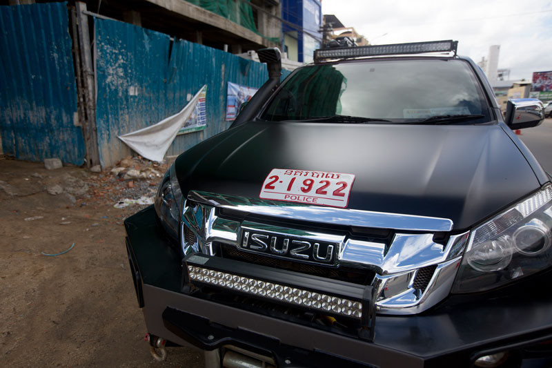 A pickup truck belonging to Mondolkiri provincial police chief Toch Yon is stopped at a checkpoint in Phnom Penh yesterday. (Olivia Harlow)