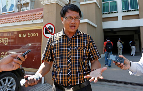 Interior Ministry official Pheng Vannak speaks to reporters outside the Phnom Penh Municipal Court on Monday. (Siv Channa/The Cambodia Daily)