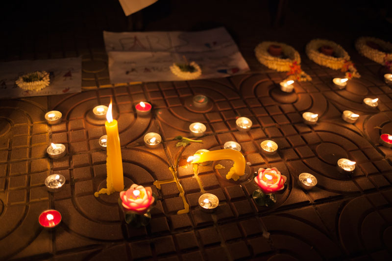 Candles at the Institut Francais event (Jens Welding Ollgaard/The Cambodia Daily)