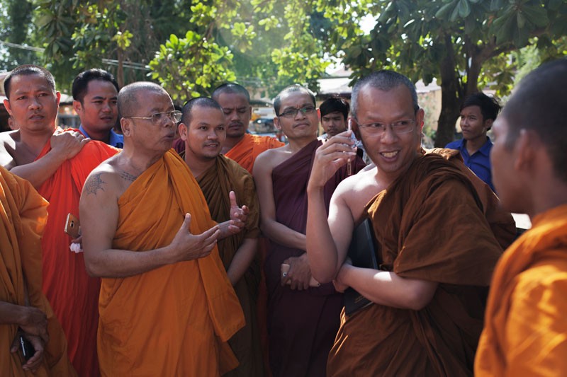 A group of activist monks gather yesterday at Wat Stung Meanchey to show support for Kim Seila, a Khmer Krom monk who faces defrocking after Buddha statues from his house were found in a dirty pond at the pagoda on Saturday. (Jens Welding Ollgaard/The Cambodia Daily)