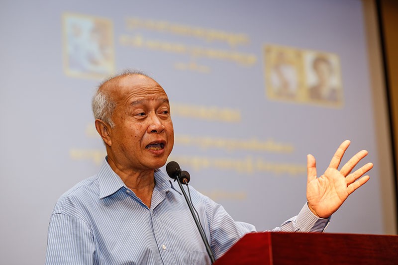 Prince Norodom Ranariddh speaks at an event for young supporters of the Funcinpec party at the Phnom Penh Hotel on Friday. (Siv Channa/The Cambodia Daily)