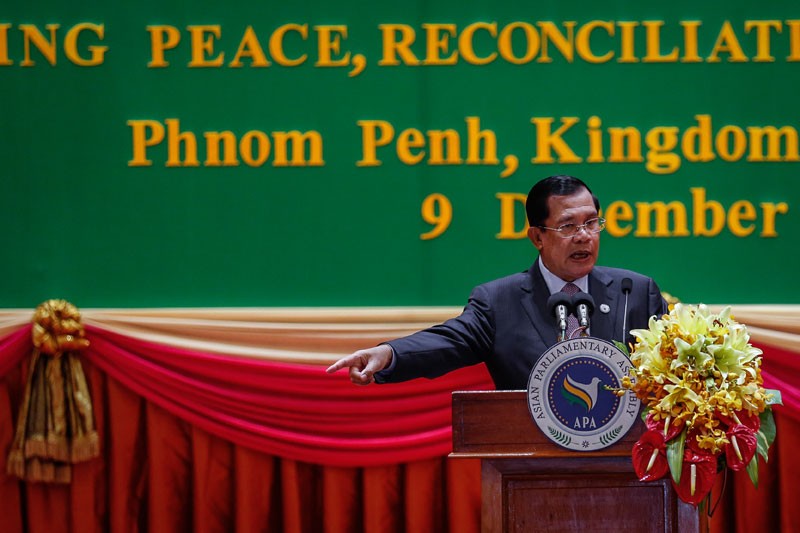Prime Minister Hun Sen speaks at the Sokha hotel in Phnom Penh on Wednesday. (Siv Channa/The Cambodia Daily)