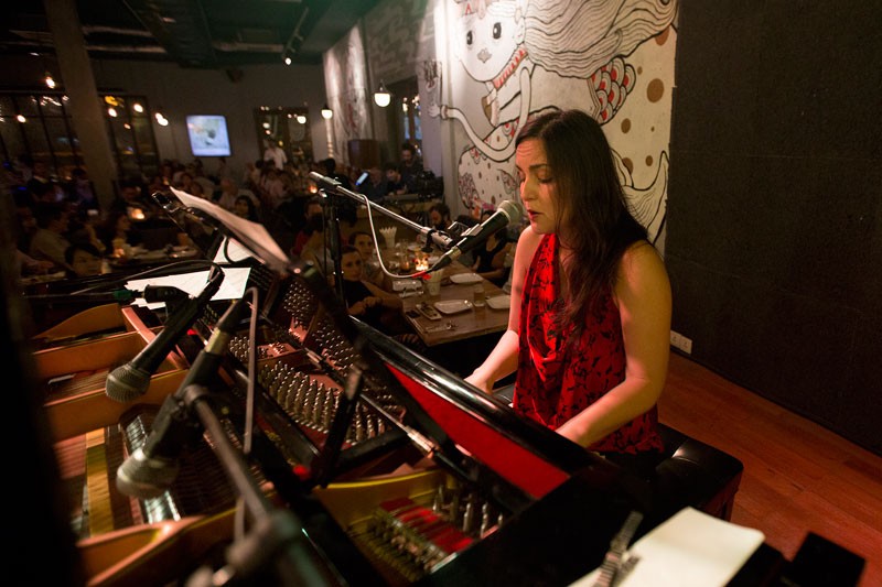 Turkish pianist Selen Gulun plays at Doors in Phnom Penh on Wedndesday night. (Olivia Harlow/The Cambodia Daily)