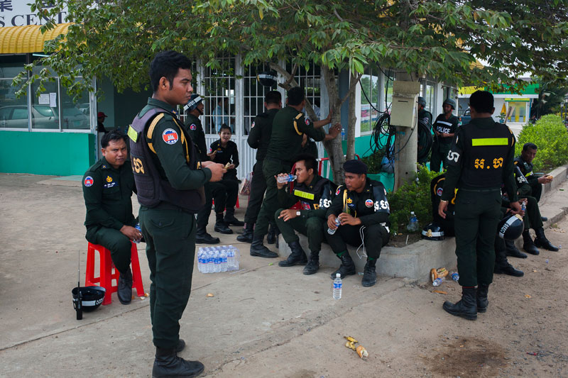 Military police rest at the Manhattan special economic zone in Svay Rieng province's Bavet City on Tuesday. (Jens Welding Ollgaard/The Cambodia Daily)