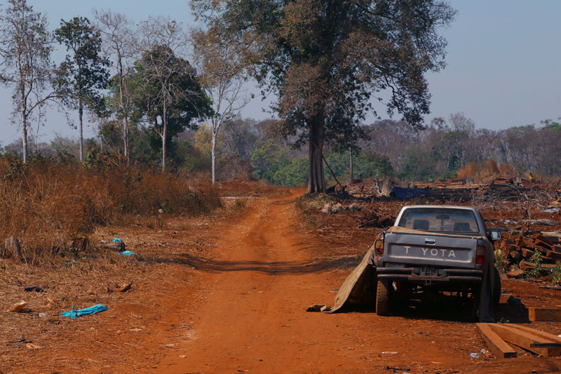 A pickup truck on a dirt road outside Sen Monorom City in March (Aria Danaparamita/The Cambodia Daily)