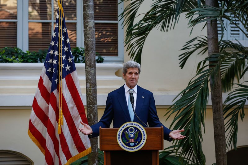 U.S. Secretary of State John Kerry speaks to reporters at the Raffles Hotel in Phnom Penh on Tuesday. (Siv Channa/The Cambodia Daily)