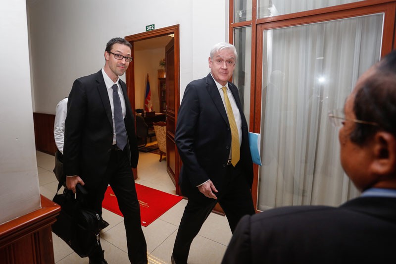 James Lynch, right, the regional representative for the UN High Commissioner for Refugees, leaves a meeting with Interior Minister Sar Kheng in Phnom Penh on Wednesday. (Siv Channa/The Cambodia Daily) 