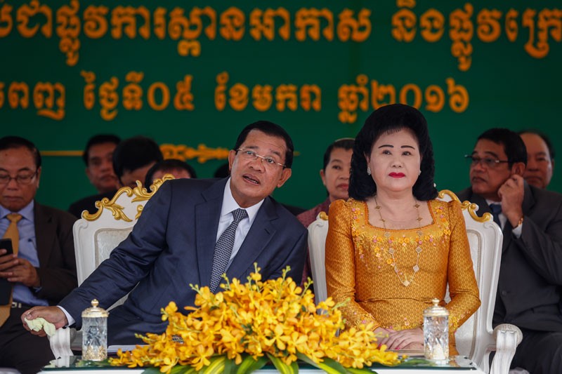 Prime Minister Hun Sen and his wife, Bun Rany, attend a ceremony to inaugurate the Pram Makara overpass in Phnom Penh on Tuesday. (Siv Channa/The Cambodia Daily)
