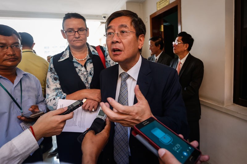Van Sou Ieng, chairman of the Garment Manufacturers Association in Cambodia, speaks with reporters after a meeting with CPP lawmakers about a draft union law in Phnom Penh on Monday. (Siv Channa/The Cambodia Daily) 