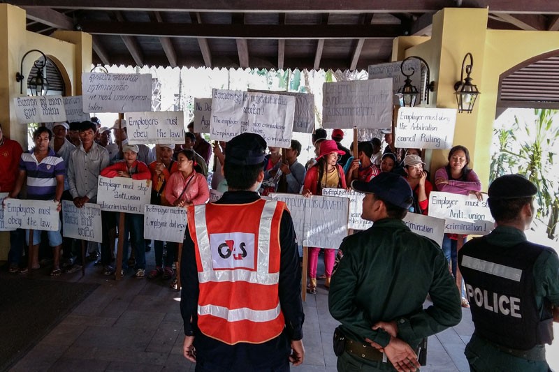 Current and former employees of the Victoria Angkor Resort & Spa protest at the front entrance of the hotel in Siem Reap City on Wednesday. (Morm Rithy)