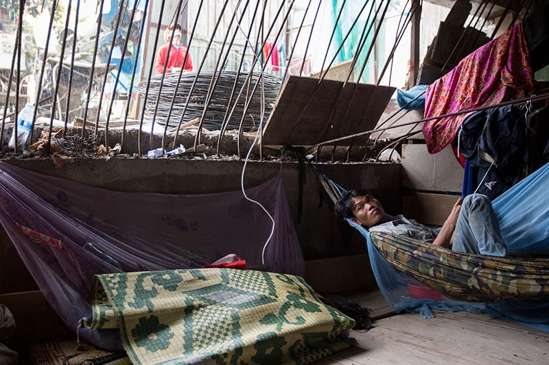 A worker lies in a hammock. (Olivia Harlow/The Cambodia Daily)