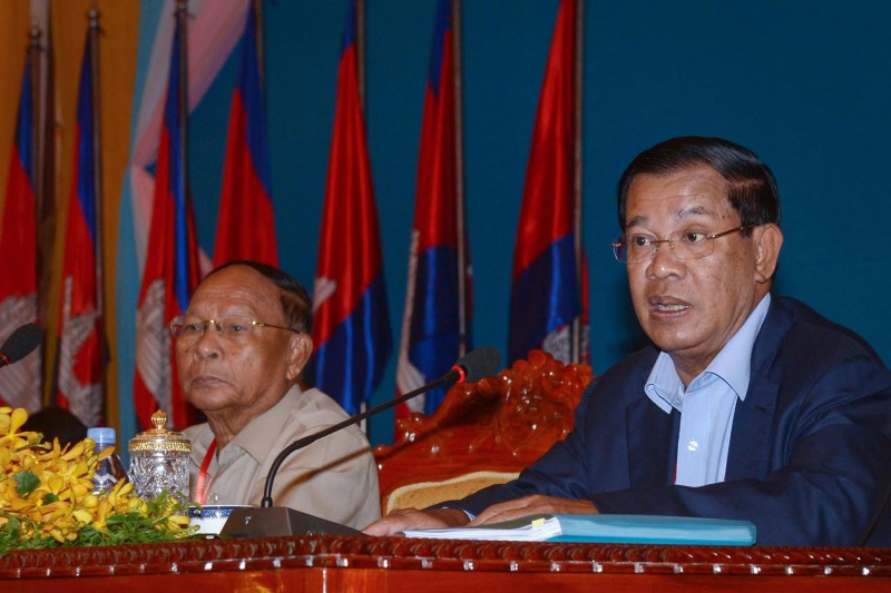 Prime Minister Hun Sen, right, and National Assembly President Heng Samrin attend the CPP’s annual congress in Phnom Penh on Saturday. (Khem Sovannara) 