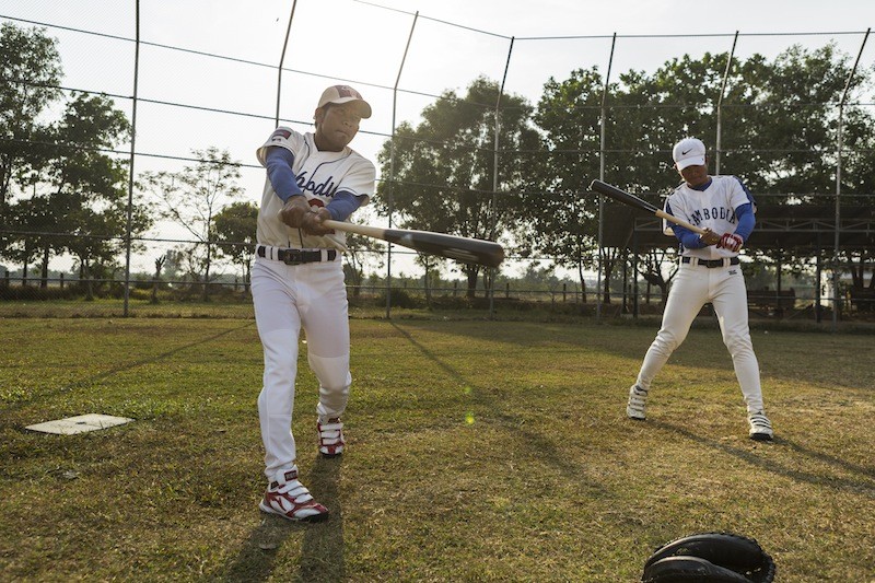 A batter takes a practice swing. (Enric Catala) 