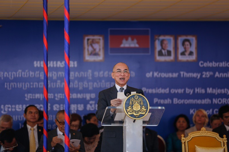  King Norodom Sihamoni speaks during Krousar Thmey’s 25th anniversary celebration in Phnom Penh on Wednesday. (Siv Channa/The Cambodia Daily) 