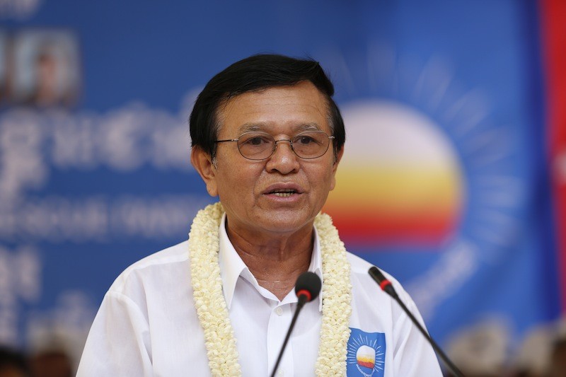 Deputy opposition leader Kem Sokha speaks on Saturday during a CNRP convention in Phnom Penh. (Siv Channa/The Cambodia Daily)