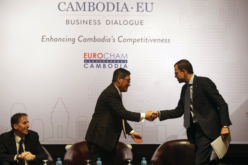 Secretary-general of the Council for the Development of Cambodia, Sok Cheda Sophea, center, and EuroCham chairman Emmanuel Menanteau at the Cambodia-EU business dialogue in Phnom Penh on Monday. (Pring Samrang/Reuters)