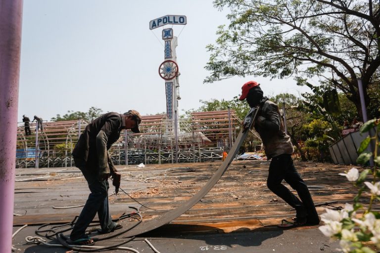 Ex-Dream Land Workers Demand Severance