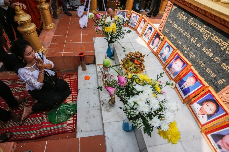 A woman pays her respects to those killed in a March 1997 grenade attack on a protest led by opposition leader Sam Rainsy during the 19th anniversary commemoration at the site in Phnom Penh on Wednesday. (Siv Channa/The Cambodia Daily)