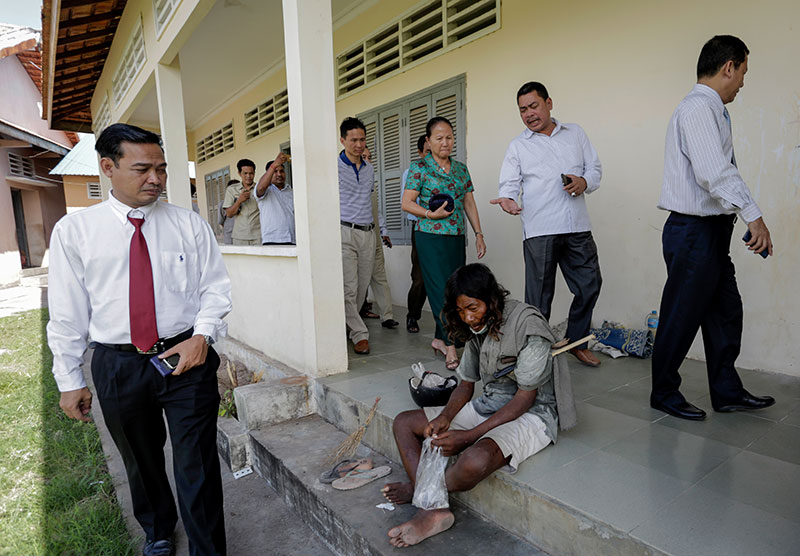 Members of the National Assembly's human rights commission tour Phnom Penh's Pur Senchey Vocational Training Center in December 2014. (Siv Channa/The Cambodia Daily)