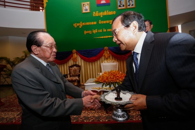 Sar Kheng Urges New Minister to Reconcile Land Disputes