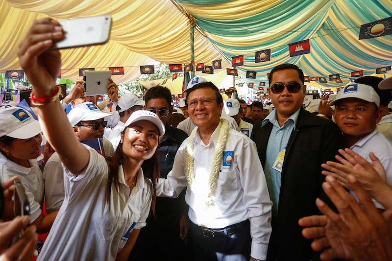Deputy opposition leader Kem Sokha poses for a selfie with a supporter during a CNRP convention in Phnom Penh in April. (Siv Channa/The Cambodia Daily)