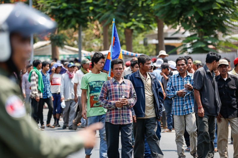Farmers from Tbong Khmum province protest outside the National Assembly in Phnom Penh on Wednesday. (Siv Channa/The Cambodia Daily)